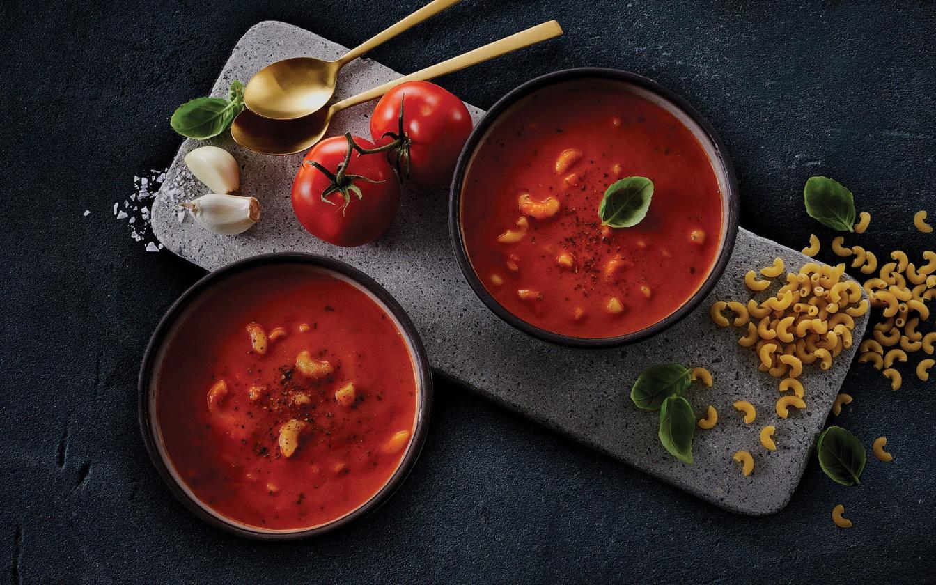 Tomatsuppe med frisk basilikum