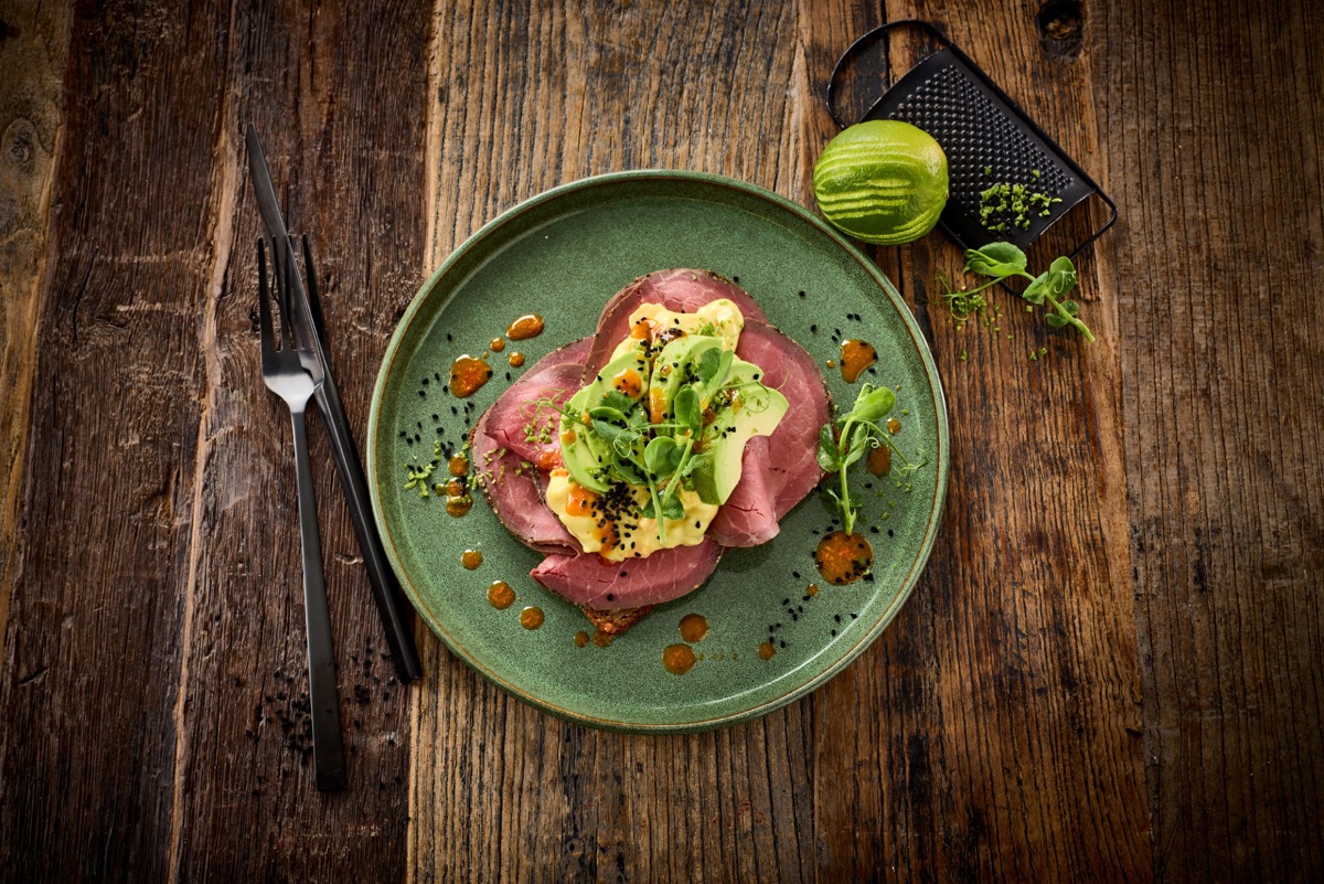 Rugbrød med roastbeef og avocado - Danish Crown