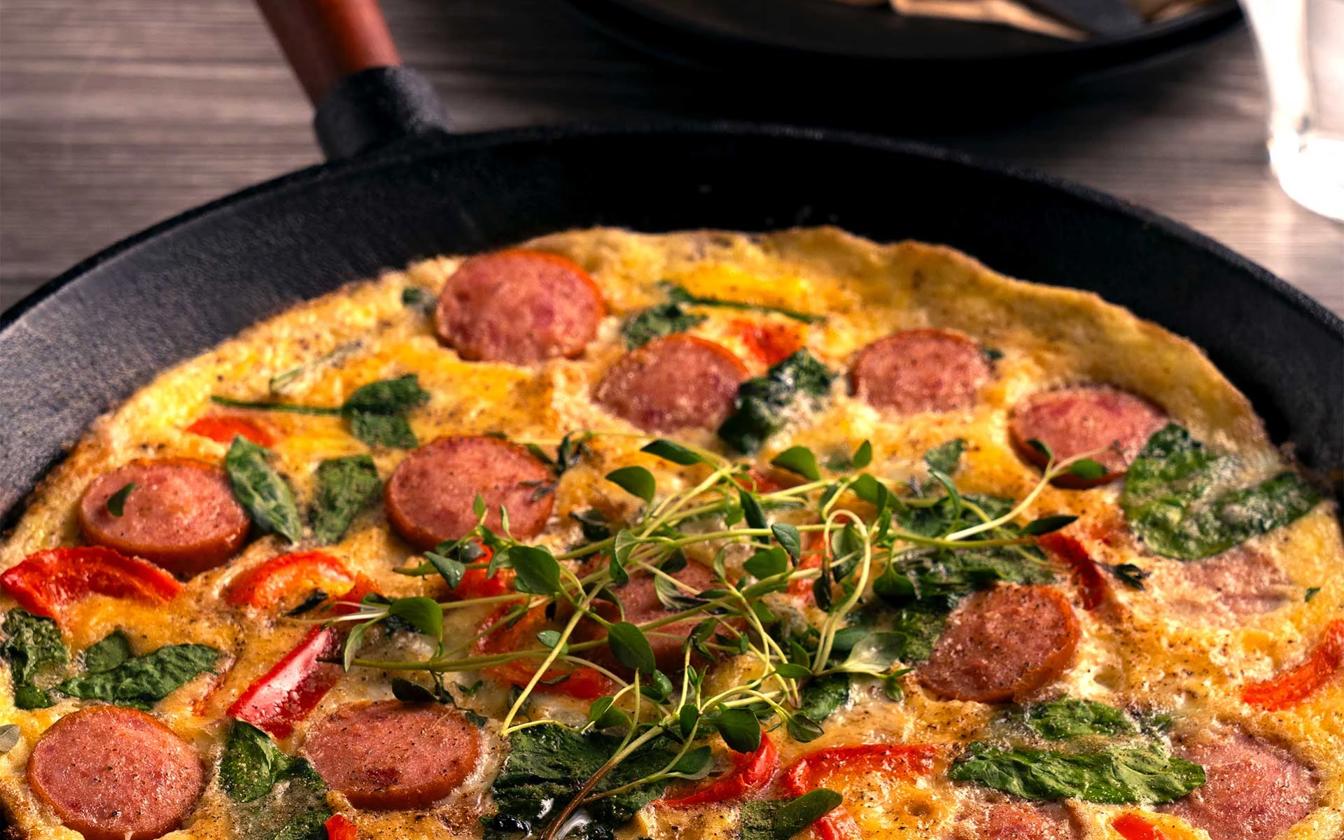 Omelett med grillkorv