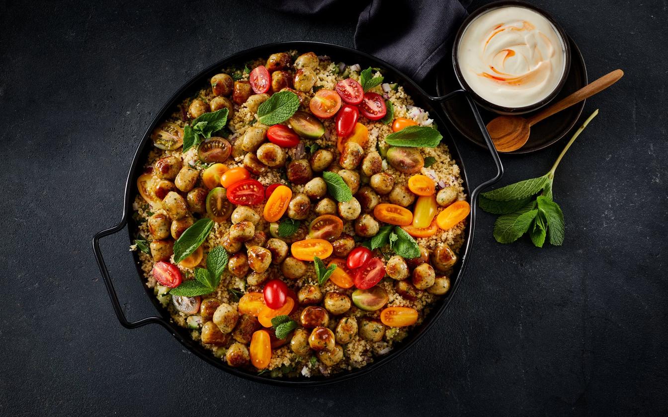 Couscoussalat med stegte kødboller