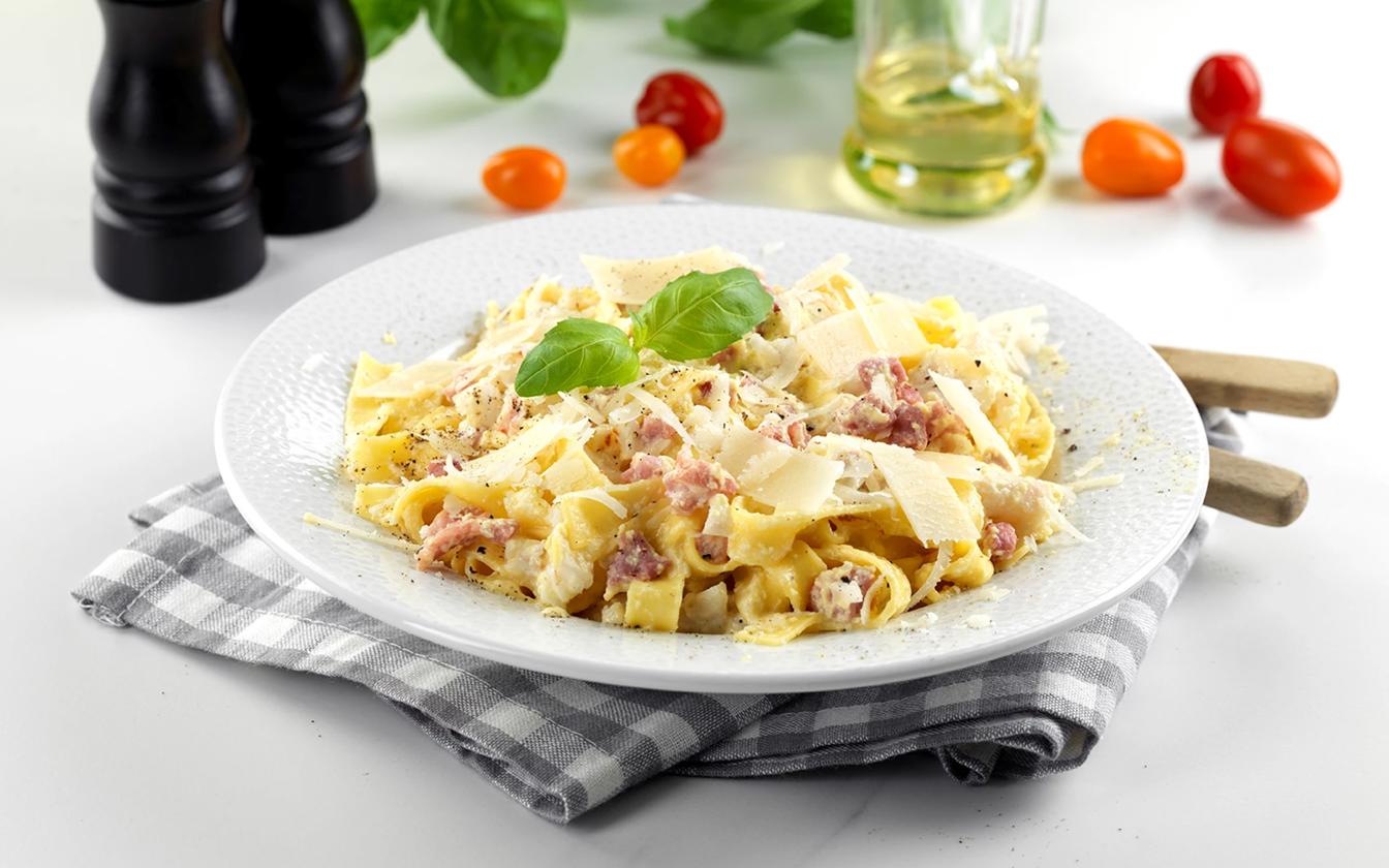 Pasta carbonara med bacon og skrei