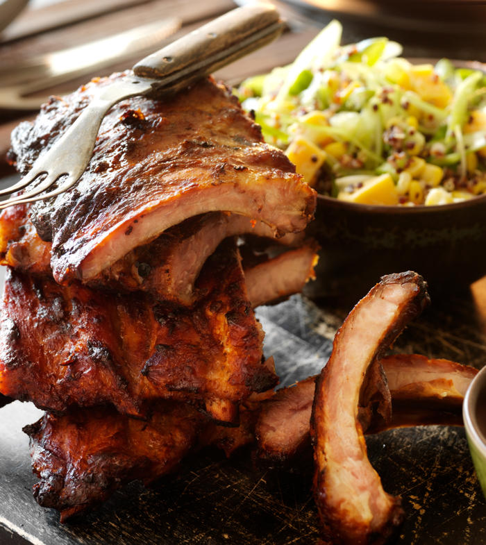 Grillede kamben med BBQ sauce og tomatsalat - Danish Crown