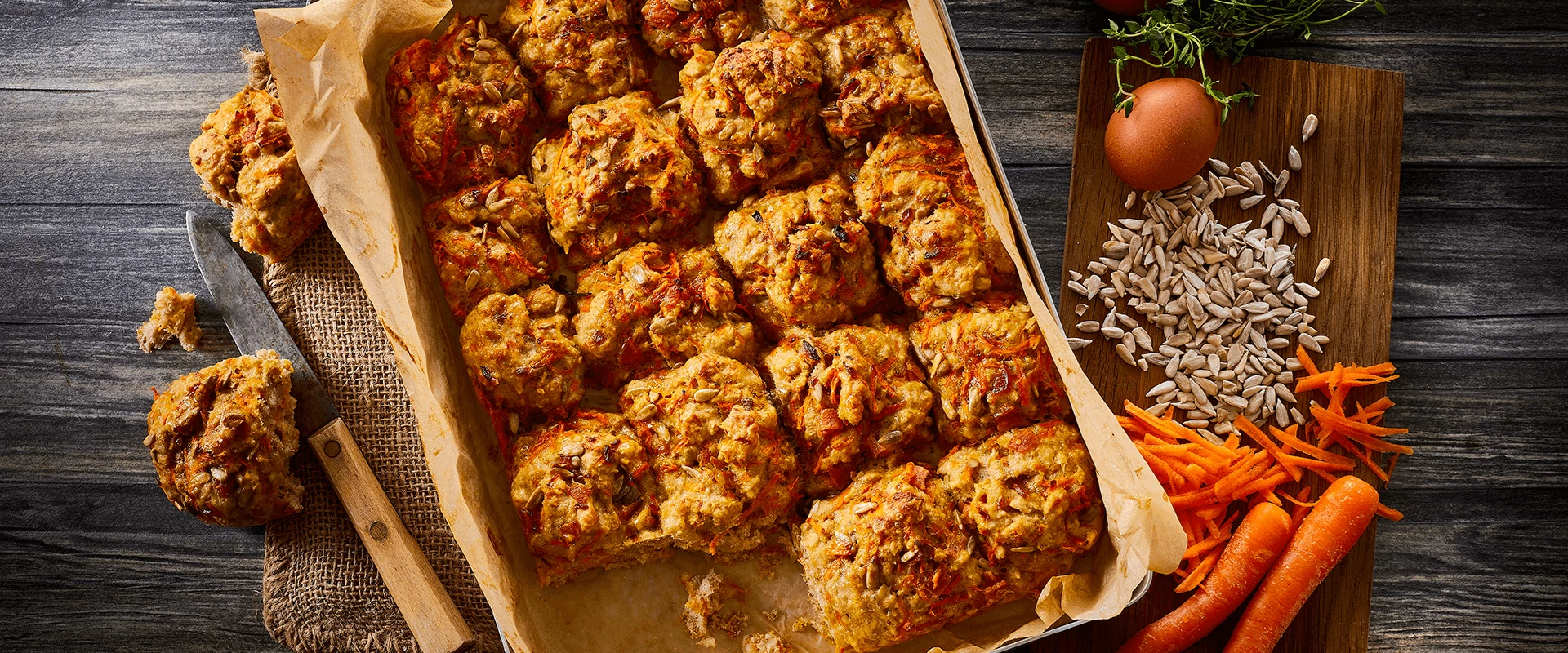 Gulerodsbrud med hamburgerryg og revet gulerod