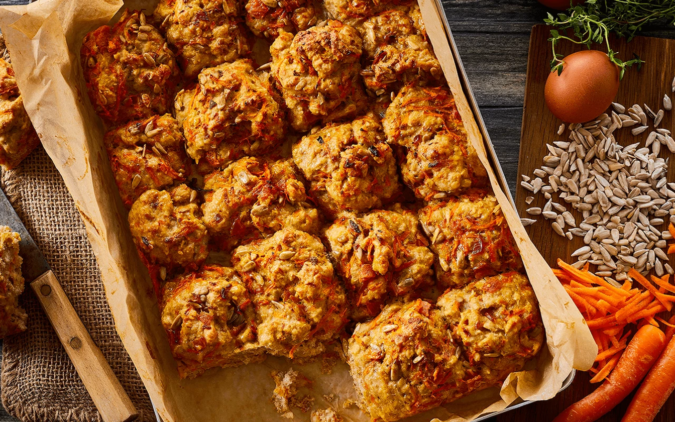 Gulerodsbrud med hamburgerryg og revet gulerod