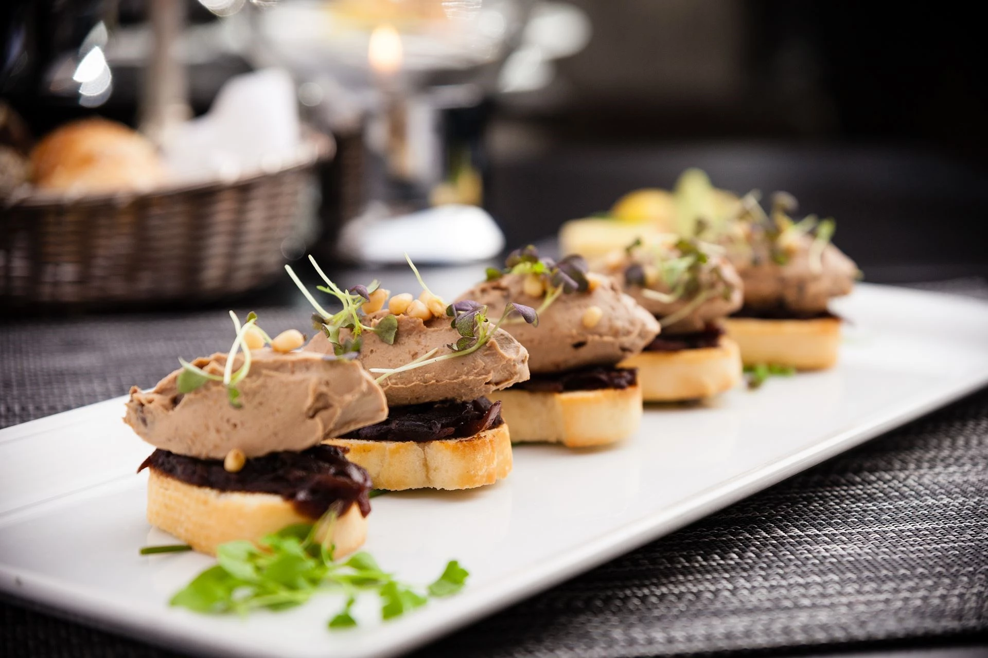 Tapas med leverpostej og rødkål