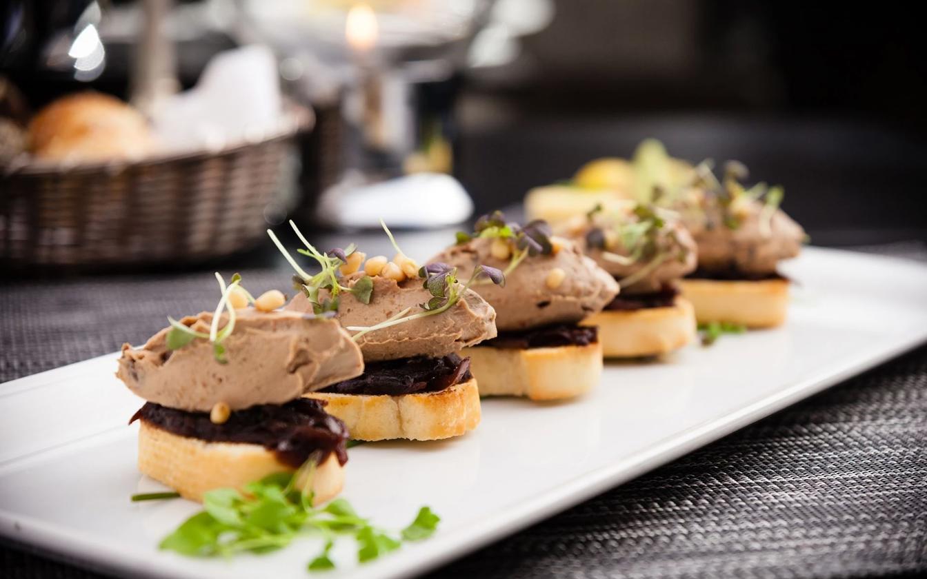 Tapas med leverpostej og rødkål