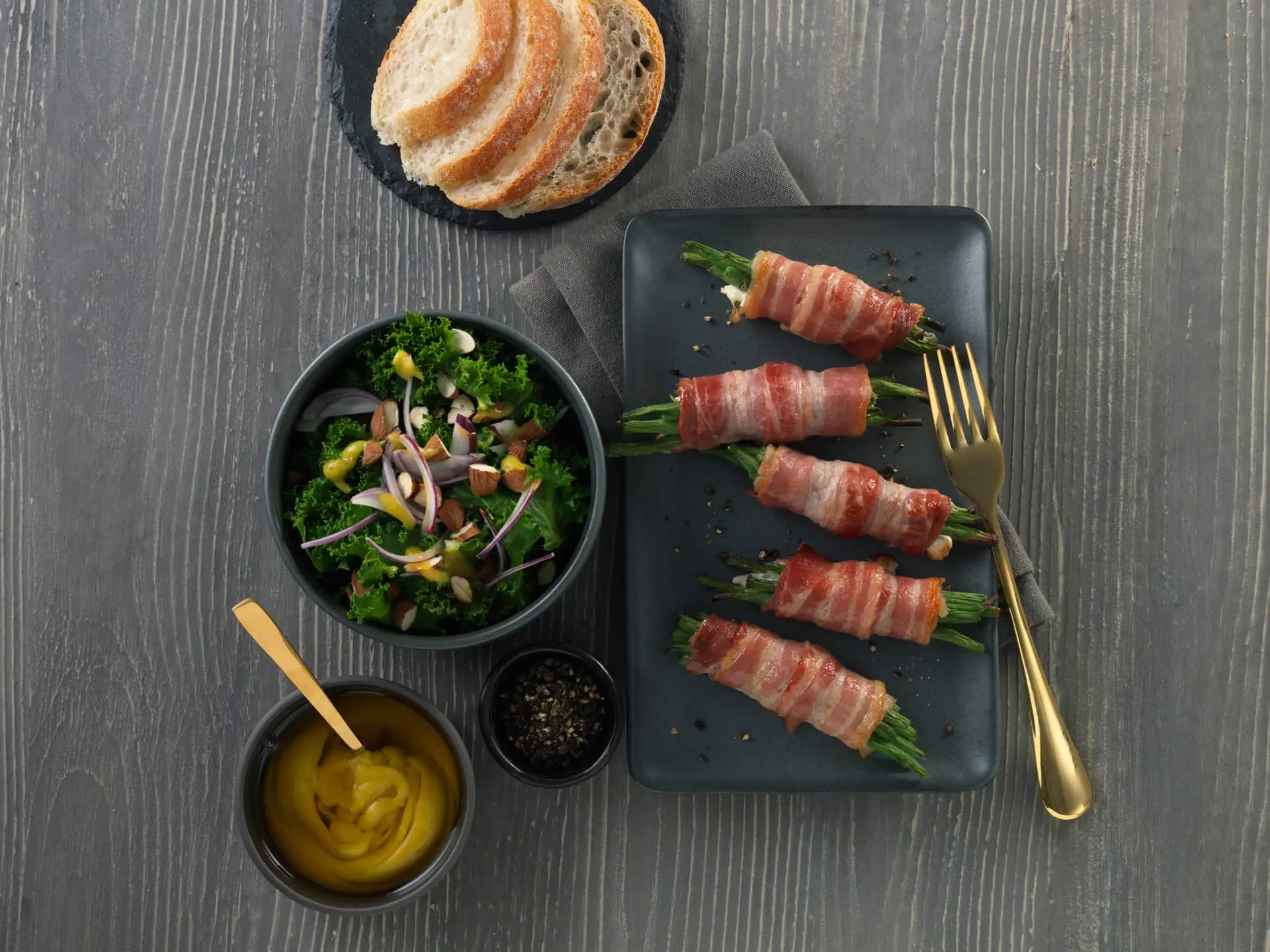 Bohnen in Baconmantel